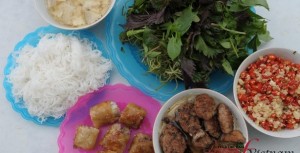 Get a food tour in Hanoi Old Quarter to enjoy the different local food