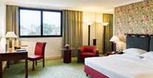 Hanoi Opera hotel King Deluxe room with Vietnam tour company