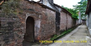 Duong Lam ancient village tour - The most interesting place to see in Son Tay District (40kms from city center) with a day tour or overnight tour.