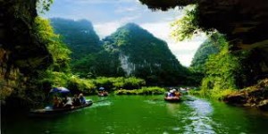 Hanoi 4 days Package with 03 Days Tours connects customers from Hanoi with the Private city tour, Private Tam Coc Day Tour and Private Halong Bay Day Tour with the free nights in Hanoi.