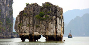 Halong bay day tour from Hai Phong city or airport connects Halong bay with the 2nd biggest city in the North of Vietnam - Hai Phong - the harbor city.